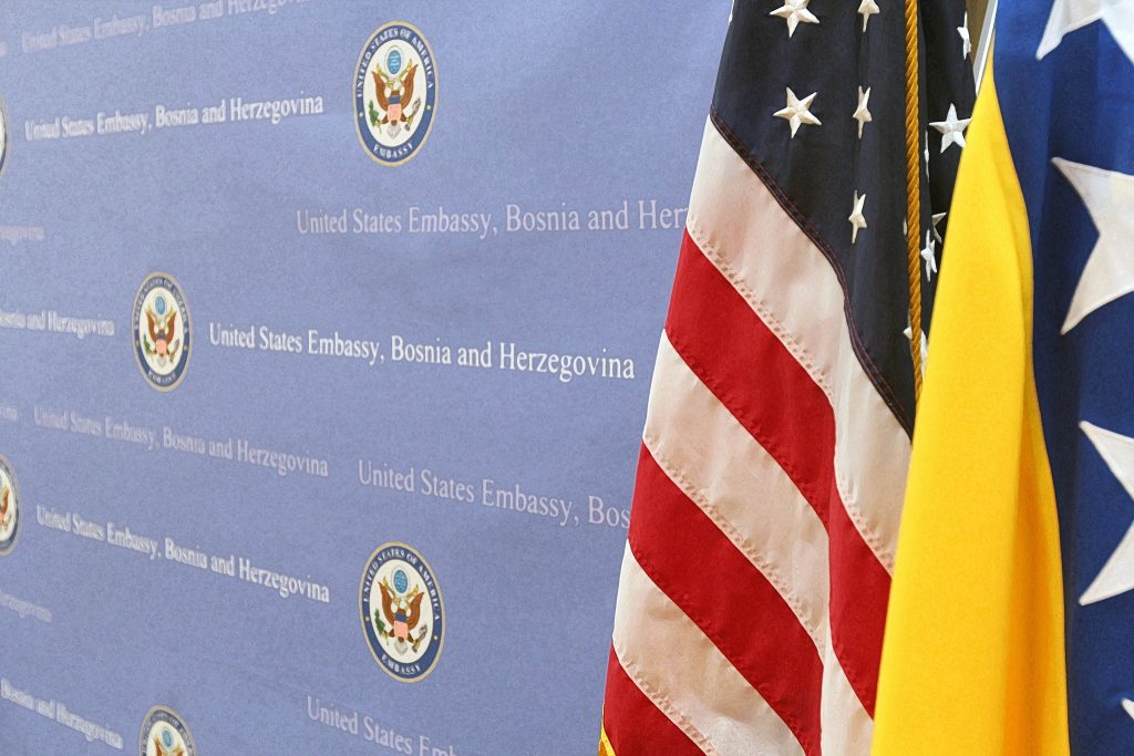 Ambasada SAD-a citira Ustav BiH u kojem se kaže da entiteti ne mogu regulisati državnu imovinu