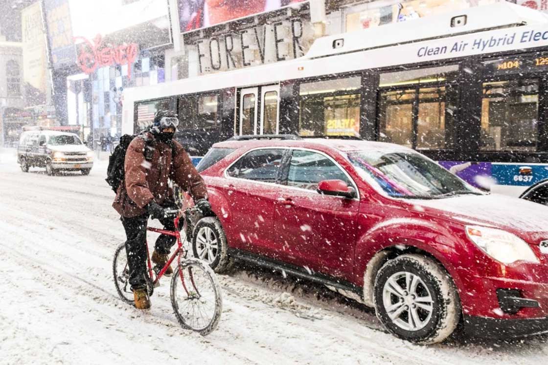 Više od milion ljudi u SAD-u i Kanadi ostalo bez struje zbog zimske oluje